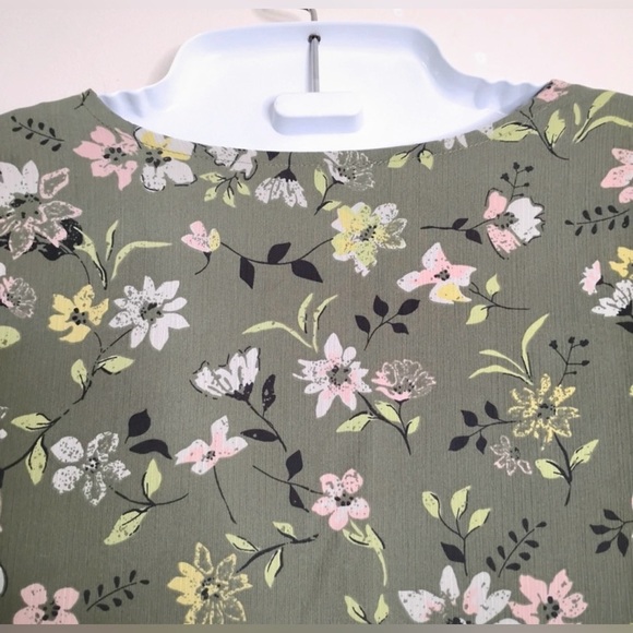 Time and Tru Green Floral V-Neck Blouse Size L (12–14) - Picture 6 of 8